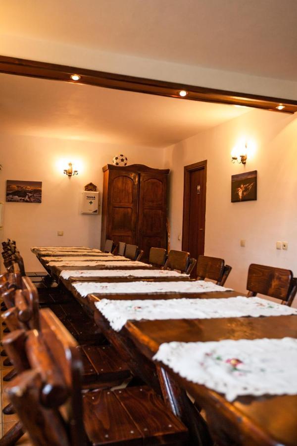 Pensiunea Poienita Ursului Fundata Exterior foto